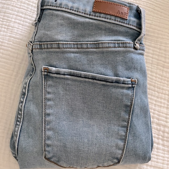 Abercrombie Ripped Ultra High Rise Super Skinny Jeans, Light Wash - Picture 2 of 5